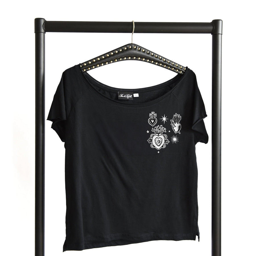 Ex-Voto Herz T-Shirt im Gothic Stil, alternativer und auffälliger Look, rebellisches Shirt mit Herz-Design für Damen von Pour la Rebelle