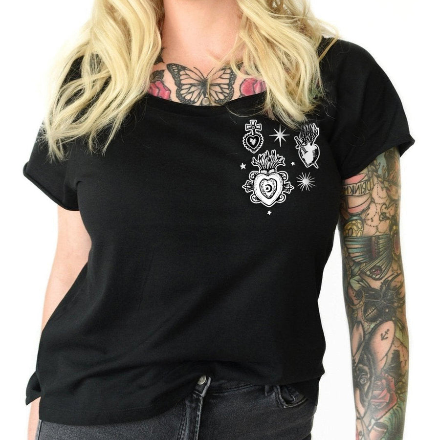 Ex-Voto Herz T-Shirt im Gothic Stil, alternativer und auffälliger Look, rebellisches Shirt mit Herz-Design für Damen von Pour la Rebelle