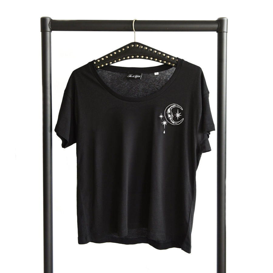 Mond Schere T-Shirt im Gothic Stil, alternativer und mystischer Look, T-Shirt für Friseurinnen, einzigartiges Shirt mit Scheren- und Mond-Design für Damen von Pour la Rebelle