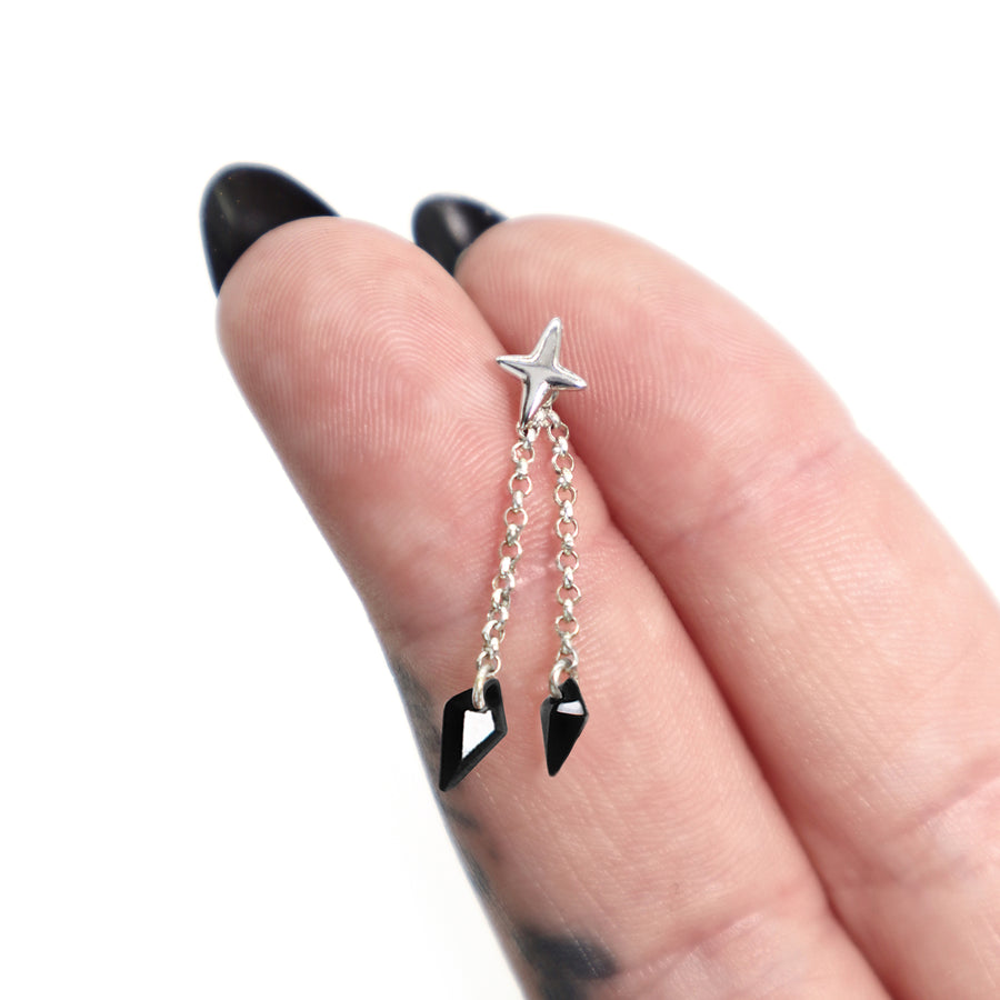 Ohrring Kette Kite Zirkonia Schwarz Silber 925, Piercing Kette, Funkelnder Ohrring Anhänger, Ketten Ohrringe, Ohrring Kette Silber, Piercing Schmuck von Pour la Rebelle