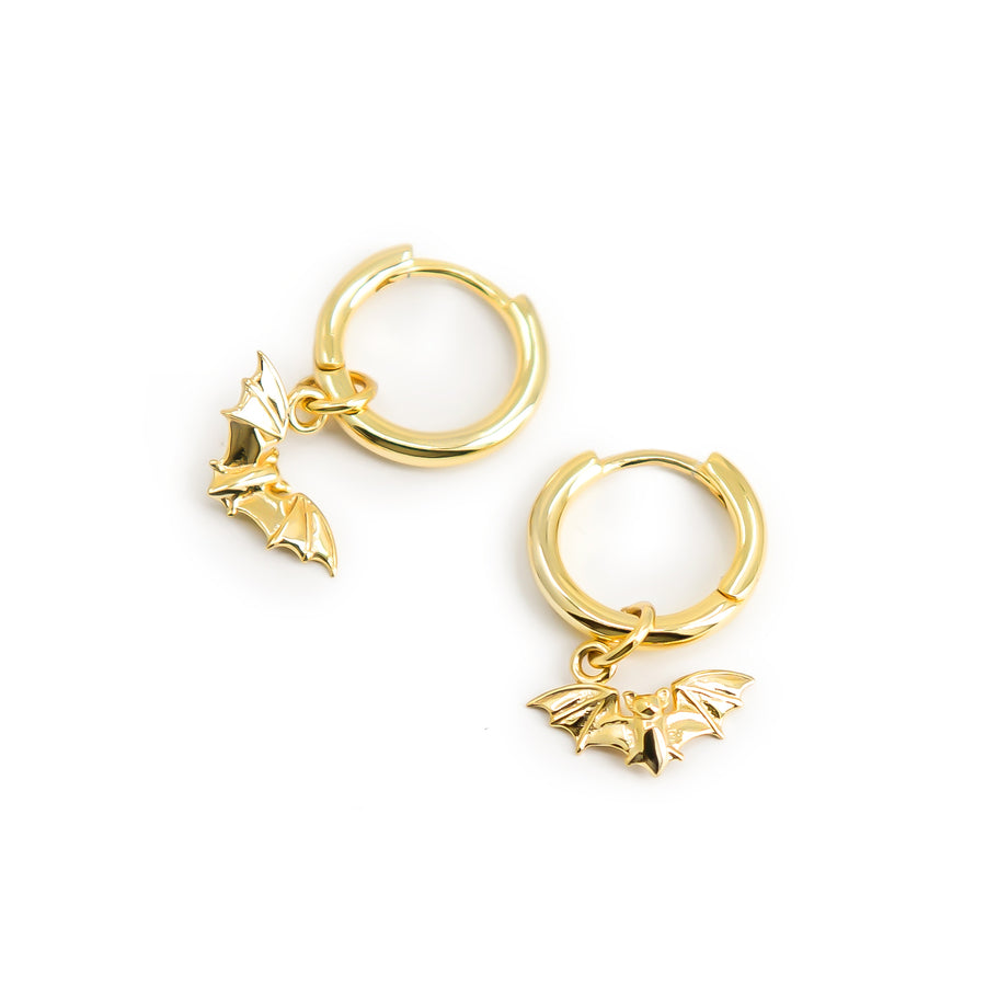 Fledermaus Ohrringe aus vergoldetem 925 Silber, alternativer und Gothic Schmuck, süße goldene Ohrringe mit Fledermaus-Design für Damen von Pour la Rebelle.