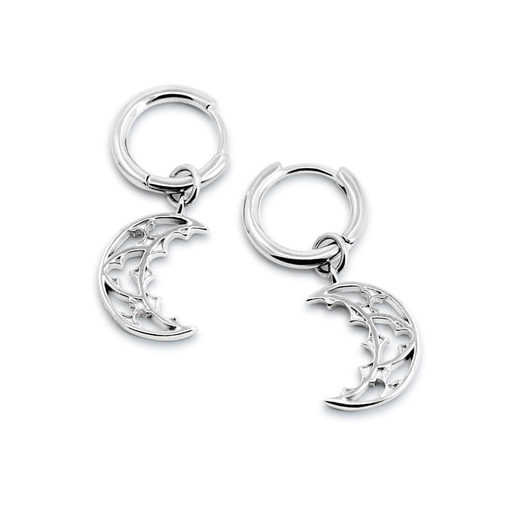 Gothic Kathedralen Mond Ohrringe aus 925 Silber, alternativer und mystischer Schmuck, detailreiche silbernen Ohrringe mit Kathedralen-Mond-Design für Damen von Pour la Rebelle.
