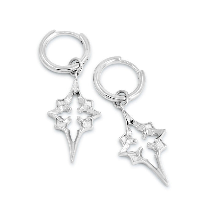 Gothic Kathedralen Stern Ohrringe aus 925 Silber, alternativer und mystischer Schmuck, detailreiche silberne Ohrringe mit Kathedralen-Stern-Design für Damen von Pour la Rebelle.
