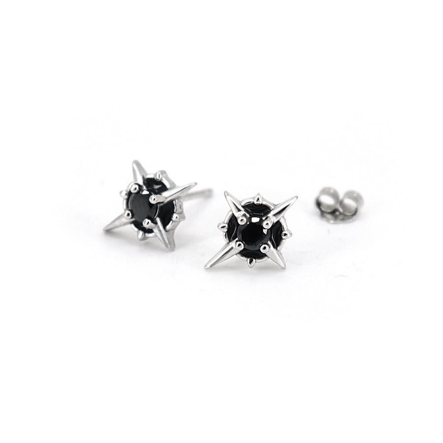 Gothic Stern Ohrstecker aus 925 Silber mit schwarzem Zirkonia, eleganter und alternativer Schmuck, minimalistischer Stern Ohrring, stylische Accessoires von Pour la Rebelle