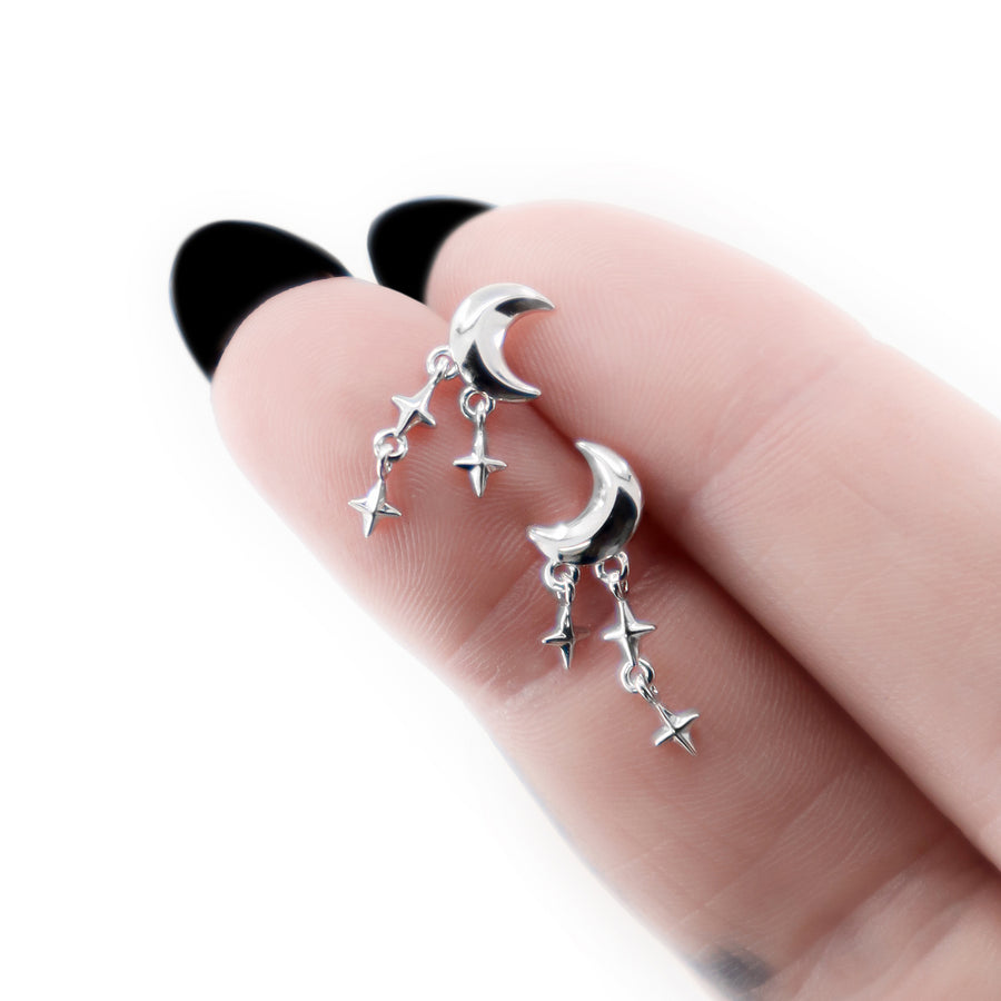 Hängende Mond Stern Ohrstecker aus 925 Silber, alternativer und Gothic Schmuck, mystische silberne Ohrringe mit Mond- und Stern-Design für Damen von Pour la Rebelle.
