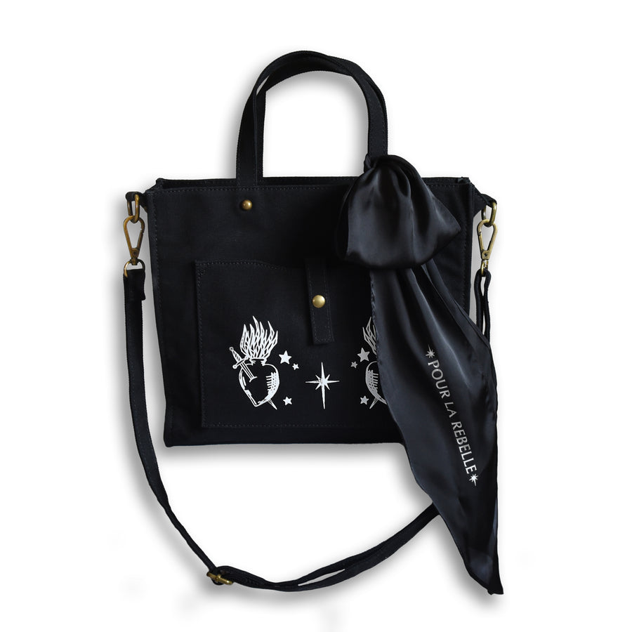 Herz mit Schwert Handtasche im Gothic Stil, schwarze Handtasche handbedruckt, alternativer Accessoire mit einzigartigem Design, auffällige und rebellische Tasche für Damen von Pour la Rebelle