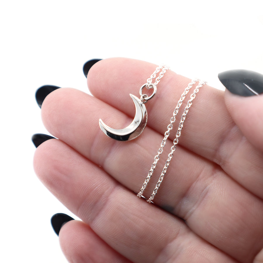 Kette mit Mond Anhänger aus 925 Silber, Mondkette, Gothic und alternativer Schmuck, mystische Halskette für Damen von Pour la Rebelle