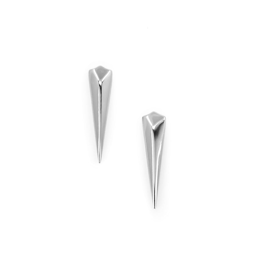 Lange Spike Ohrstecker aus 925 Silber, alternativer und Gothic Schmuck, markante silberne Ohrstecker mit Spike-Design für Damen von Pour la Rebelle.