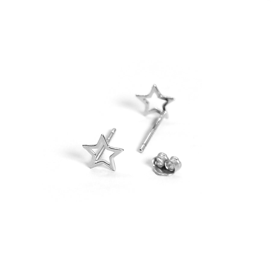Offene Stern Ohrringe 925 Silber, kleine Stern Ohrstecker Sterlingsilber, Minimalistischer Stern Schmuck von Pour la Rebelle