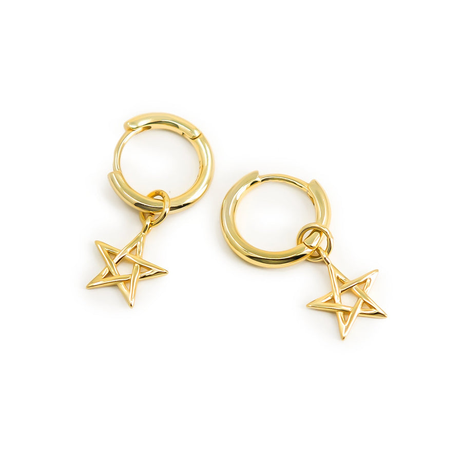 Pentagramm Ohrringe aus vergoldetem 925 Silber, alternativer und Gothic Schmuck, detailreiche goldene Ohrringe mit Pentagramm-Design für Damen von Pour la Rebelle.