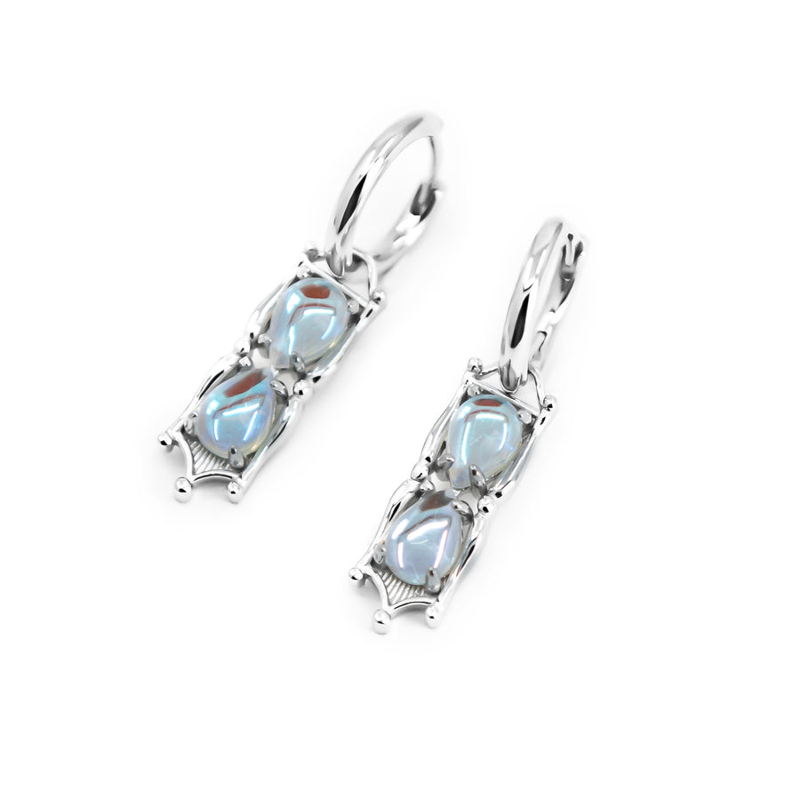 Magische Sanduhr Ohrringe aus 925 Silber, alternativer und Gothic Schmuck, detailreiche silberne Ohrringe mit Sanduhr-Design für Damen von Pour la Rebelle.