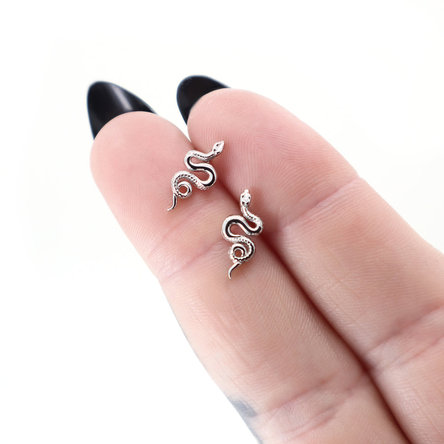 Schlangen Ohrstecker aus 925 Silber, Schlangen Ohrringe, Gothic und alternativer Schmuck, mystische Ohrringe mit Schlangen-Design für Damen von Pour la Rebelle