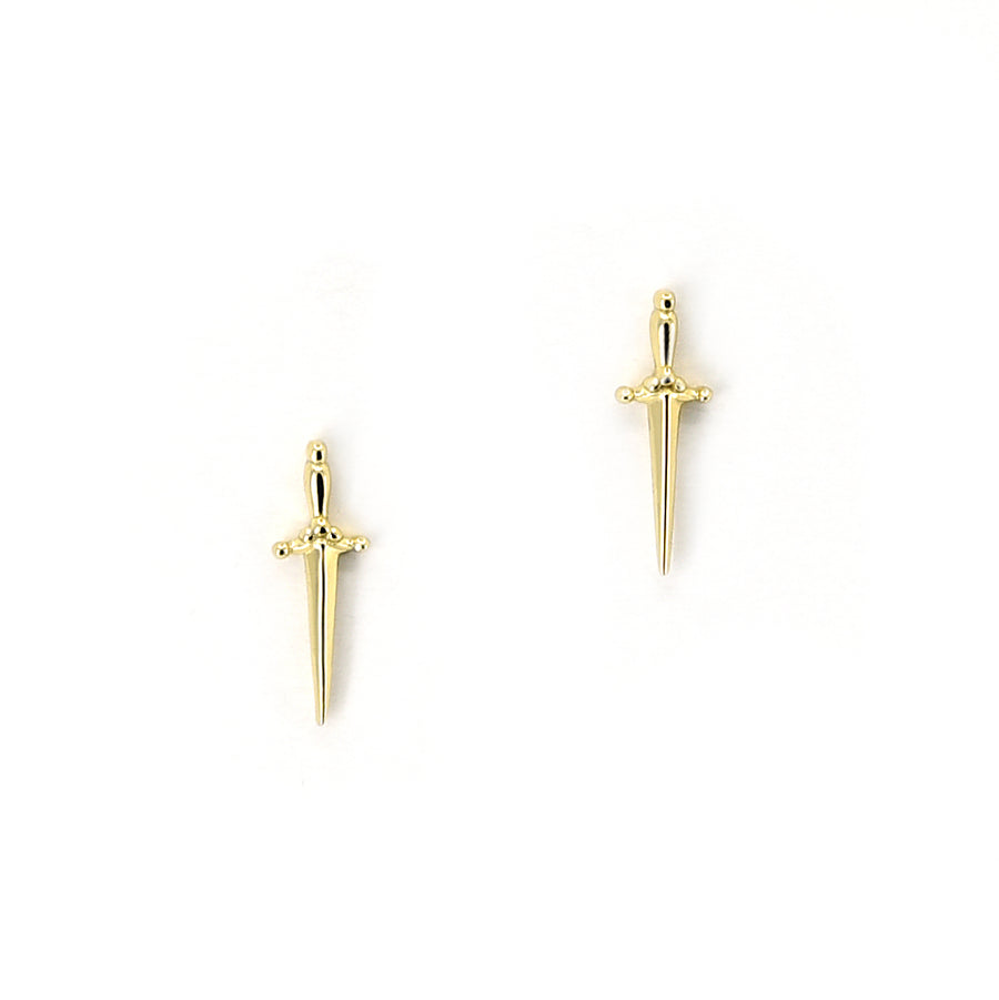 Schwert Ohrstecker Gold, kleiner Dolch Ohrring vergoldet, minimalistischer und alternativer Schmuck, Gothic Schmuck, Punk Stil Ohrringe von Pour la Rebelle