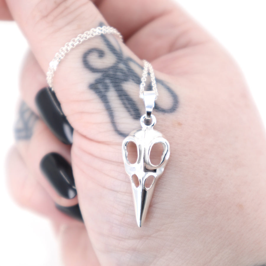 Große Vogelschädel Kette mit Anhänger aus 925 Silber, Gothic und alternativer Schmuck, mystische Statement Halskette für Damen von Pour la Rebelle